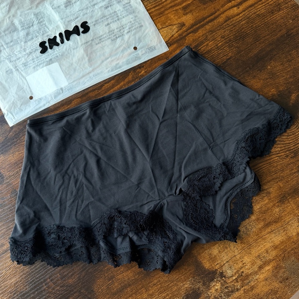 SKIMS Fits Everybody Lace Boyshort Onyx